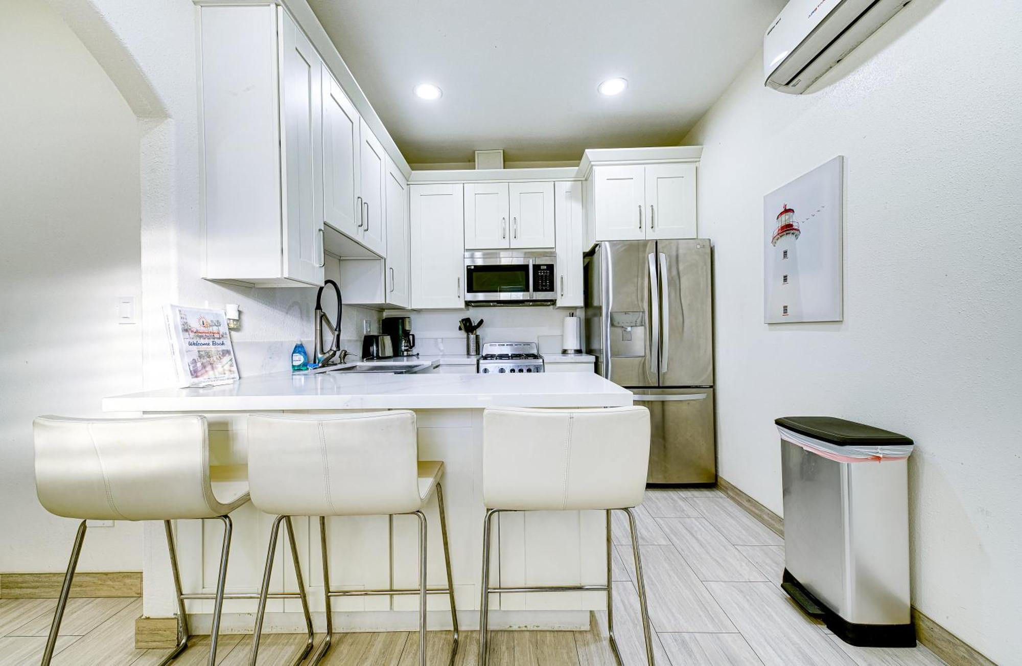 Stylish Modern Home, Ac, Parking & Near Fwys Santa Ana Exterior photo
